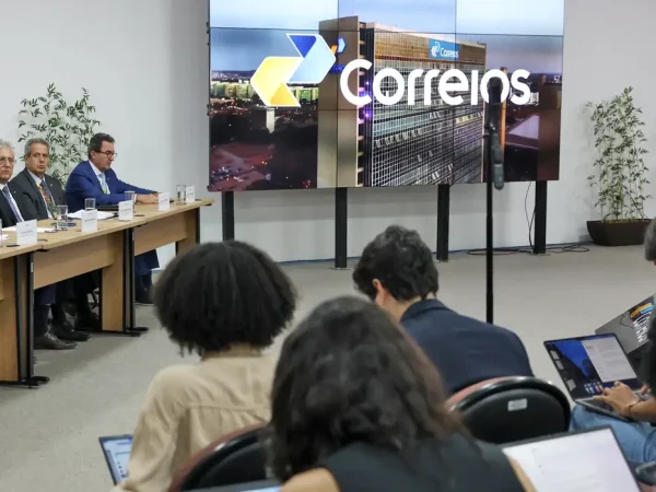 Brasília (DF), 23/04/2026 - Presidente dos Correios, Emmanoel Rondon, fala durante entrevista sobre resultados dos 100 dias do plano de reestruturação da empresa. Foto: Valter Campanato/Agência Brasil