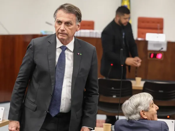 Brasília (DF), 10/06/2025 - O ex presidente Jair Bolsonaro chegando para depoimento na 1 turma do STF.
O ministro do Supremo Tribunal Federal (STF) Alexandre de Moraes começa a ouvir os réus do núcleo 1 na ação da trama golpista, os interrogatórios ocorrerão presencialmente na sala de julgamentos da primeira turma da corte 
Foto: Valter Campanato/Agência Brasil