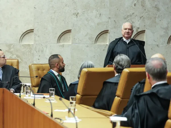 Brasília (DF), 29/09/2025 – Posse do novo presidente do Supremo Tribunal Federal (STF), Edson Fachin, ele foi eleito para suceder o ministro Luís Roberto Barroso, cujo mandato terminou ontem (28). Também assume o cargo o novo vice-presidente, Alexandre de Moraes. Os dois ministros comandarão o Supremo pelos próximos dois anos (2025-2027).
Foto: Valter Campanato/Agência Brasil