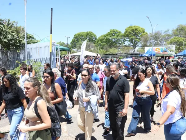 Brasília - 05/10/2025 -A ministra da Gestão e da Inovação em Serviços Públicos, Esther Dweck, durante visita ao campus da Asa Norte do Centro Universitário de Brasília (CEUB), onde 7.068 pessoas estão inscritas para realizar a prova do Concurso Público Nacional Unificado (CPNU).
Foto: Valter Campanato/Agência Brasil