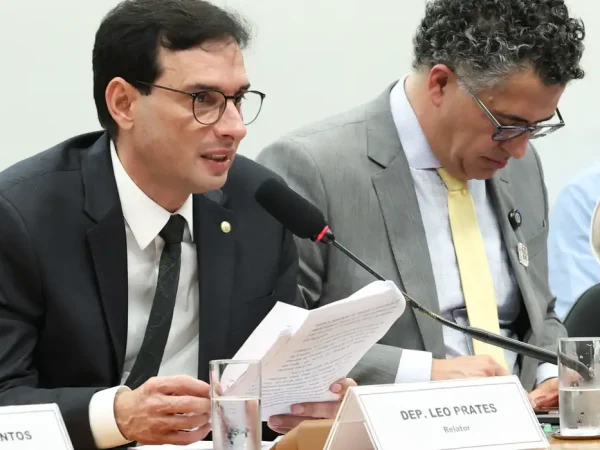 Brasília – DF- 25/05/2026 – Reunião da Comissão Especial da Câmara sobre o Fim da Escala 6x1 para discutir e votar o parecer do relator, deputado Leo Prates (REPUBLICANOS-BA). Foto: Lula Marques /Agência Brasil.