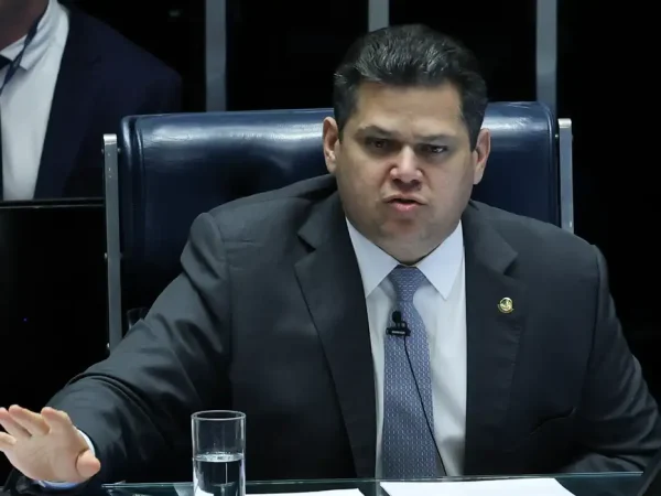 Brasília 03/12/2025 Senador e presidente do Congresso, Davi Alcolumbre, durante discurso contra o STF.  Foto Lula Marques/Agência Brasil