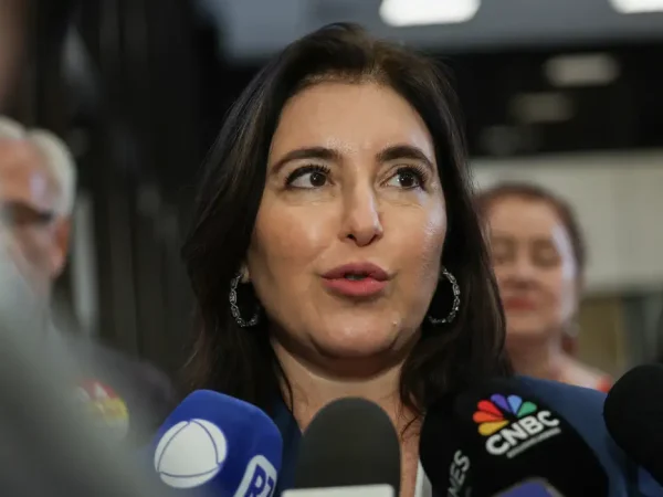 Brasília (DF), 02/04/2025 - A ministra do planajemento, Simone Tebet, fala com jornalistas após evento em comemoração aos seus 60 Anos do Banco Central
Foto: Jose Cruz/Agência Brasil