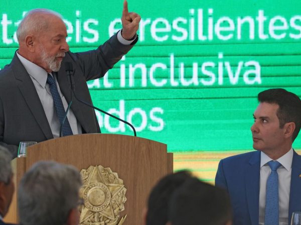 Brasília (DF), 26/07/2024 - O presidente Luiz Inácio Lula da Silva participa da cerimônia de divulgação dos resultados do Novo PAC Seleções para Mobilidade em Grandes e Médias Cidades; Drenagem para Prevenção de Desastres; e Centros Comunitários pela Vida (Convive), realizado no Palácio do Planalto. Foto: José Cruz/Agência Brasil