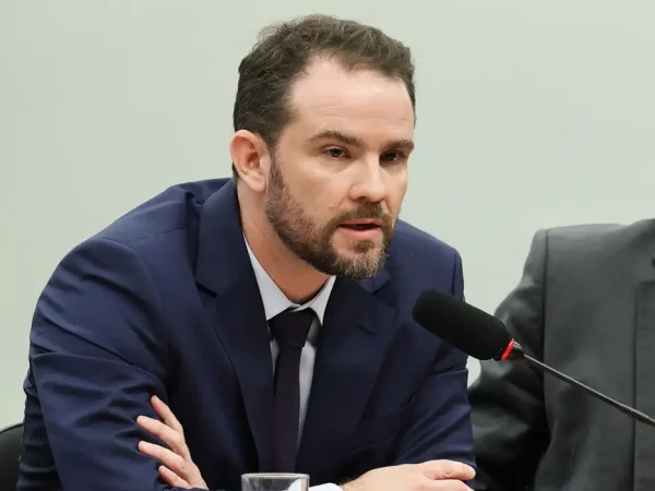 Brasília – DF – 12/05/2026 – Reunião da Comissão Especial da Câmara sobre o Fim da Escala 6x1 para debater os impactos econômicos da redução da escala de trabalho, sem redução de salário. Participou ministro da Fazenda, Dario Durigan. Foto Lula Marques/Agência Brasil
