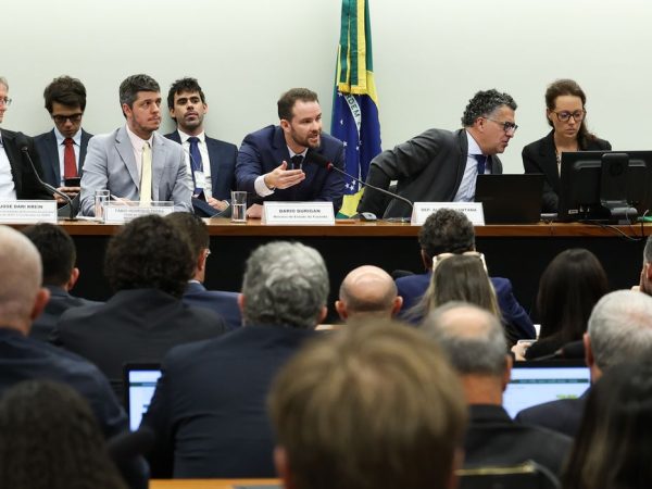 Brasília – DF – 12/05/2026 – Reunião da Comissão Especial da Câmara sobre o Fim da Escala 6x1 para debater os impactos econômicos da redução da escala de trabalho, sem redução de salário. Participou ministro da Fazenda, Dario Durigan. Foto Lula Marques/Agência Brasil