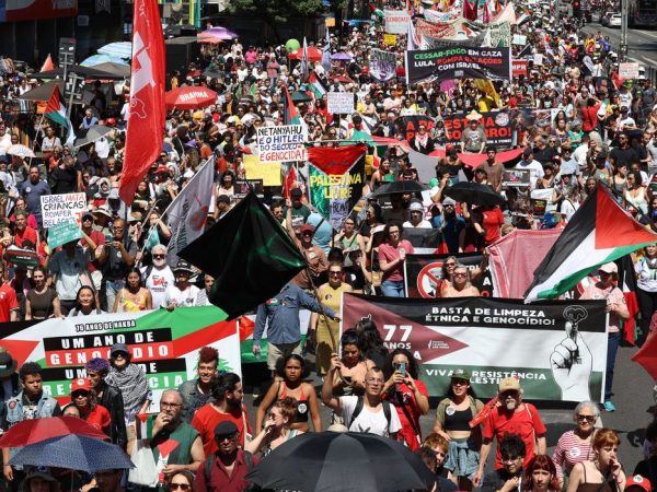 São Paulo (SP), 05/10/2025 - Grande ato pelo fim do genocídio palestino, ruptura de relações com Israel e liberdade para os membros da Flotilha, na Avenida Paulista. Foto: Rovena Rosa/Agência Brasil