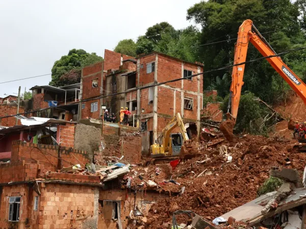 Juiz de Fora (MG), 27/02/2026 - Buscas pela última criança desaparecida no deslizamento de terra ocorrido durante tempestade da noite de segunda-feira, 22 de fevereiro, que vitimou 21 pessoas e deixou várias casas destruídas no bairro Jardim Burnier. Foto: Rovena Rosa/Agência Brasil