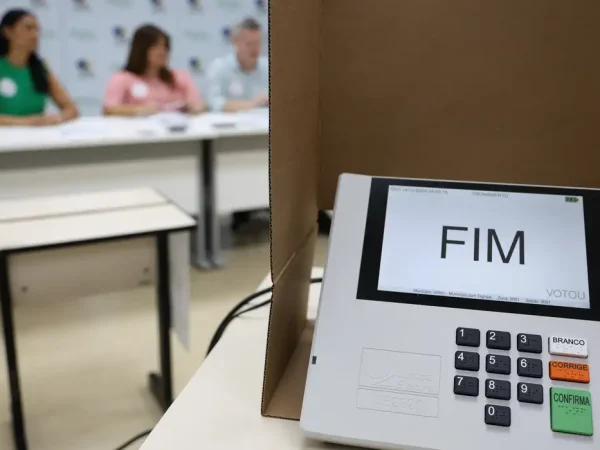 São Paulo (SP), 02/10/2024 - Simulação da eleição para demonstração do fluxo de votação, em uma seção eleitoral cenográfica, no Tribunal Regional Eleitoral de São Paulo - TRE-SP. Foto: Rovena Rosa/Agência Brasil
