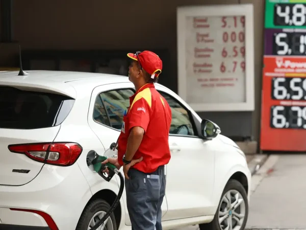 Rio de Janeiro (RJ), 20/03/2026 - Preços dos combustíveis em posto Shell na Lapa. Foto: Rovena Rosa/Agência Brasil
