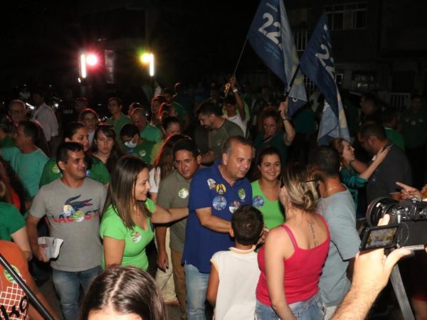 O ex-ministro esteve acompanhado do prefeito Álvaro Dias (PSDB) e de vários vereadores da cidade durante o evento pelas ruas das Rocas. — Foto: Divulgação