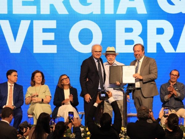 Energisa renova concessões em cerimônia com Lula e ministros — Foto: Pedro Neto