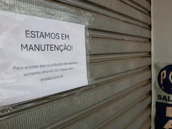 Nova Iguaçu (RJ) 12/10/2024 - A sede do PCS Lab Saleme, laboratório de análises clínicas interditado pela Anvisa para investigação da infecção de pacientes transplantados pelo vírus HIV, a partir de exames falso-negativos de doadores. Foto: Fernando Frazão/Agência Brasil