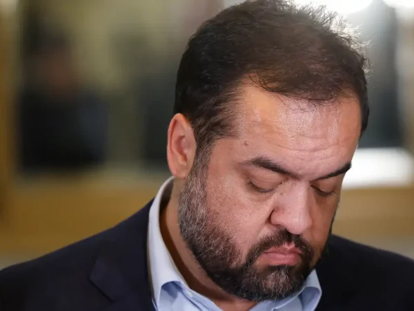 Rio de Janeiro (RJ) 24/10/2024 - O governador do Rio, Cláudio Castro, fala à imprensa com os secretários de Polícia Militar, coronel Marcelo de Menezes, de Polícia Civil, Felipe Curi, e de Segurança Pública, Victor dos Santos, após a morte de três pessoas baleadas na Avenida Brasil, próximo do Complexo de Israel, onde acontecia uma operação da Polícia Militar, na Zona Norte. Foto: Fernando Frazão/Agência Brasil