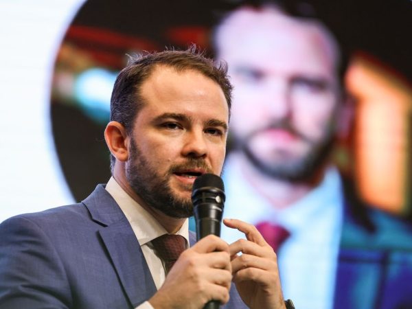 Brasília (DF), 07/05/2025 - Ministro da Fazenda substituto, Dario Durigan, participa de palestra magna durante a 5ª Conferência Nacional do Meio Ambiente. 
Foto: Marcelo Camargo/Agência Brasil
