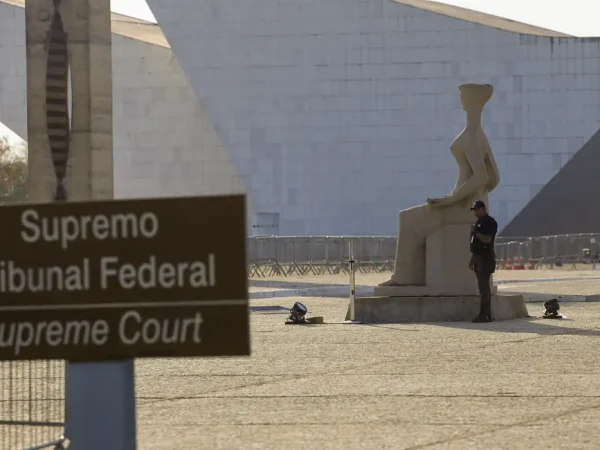 Brasília (DF) 10/09/2025 - A Primeira Turma do Supremo Tribunal Federal (STF) realiza o quarto dia de julgamento dos réus do Núcleo 1 da trama golpista, formado pelo ex-presidente Jair Bolsonaro e mais sete aliados.  Foto: Fabio Rodrigues-Pozzebom/ Agência Brasil
