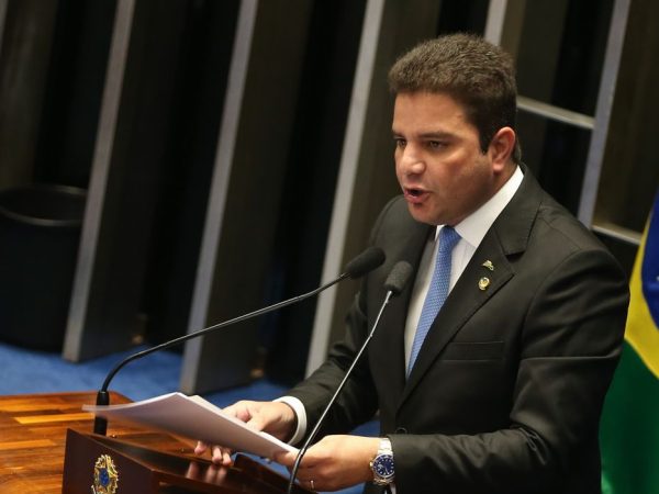 Brasília - Senador Gladson Cameli durante sessão do impeachment no Senado, conduzida pelo presidente do STF, Ricardo Lewandowski  (Antonio Cruz/Agência Brasil)