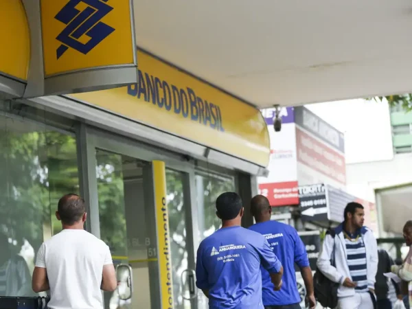Brasília - O Banco do Brasil vai fechar agências bancárias, ampliar o atendimento digital, lançar um plano de aposentadoria incentivada e propor redução de jornada de trabalho para parte dos funcionários (Marcelo Camargo/Agência Brasil)