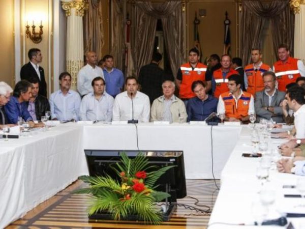 O presidente Michel Temer, durante reunião sobre enchentes que atingem os estados de Pernambuco e Alagoas (Alan Santos/PR)