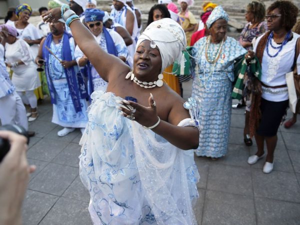 Rio de Janeiro - Afoxé Filhos de Gandhi cantam na celebração que comemora o reconhecimento do Cais do Valongo como Patrimônio da Humanidade pela Unesco (Fernando Frazão/Agência Brasil)