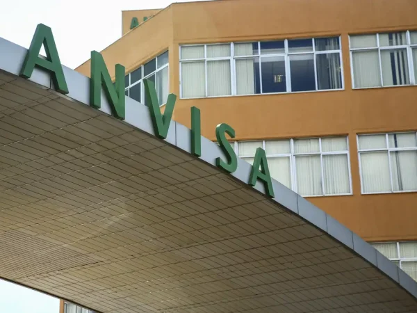 Fachada do edifício sede da Agência Nacional de Vigilância Sanitária (Anvisa).
