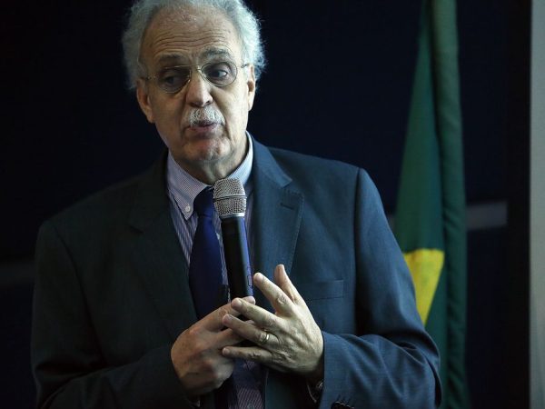 Brasília - O cientista Carlos Nobre participa do seminário Prontos para o tempo, preparados para o clima, e do lançamento de estudo sobre alterações do clima entre 1981-2010 (José Cruz/Agência Brasil)