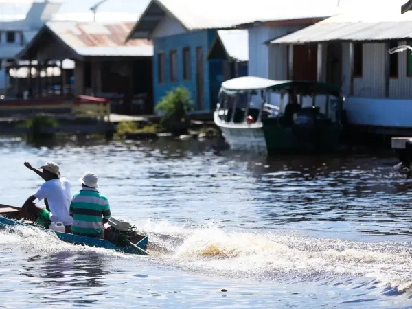 Comunidade de ribeirinhos em Manaus