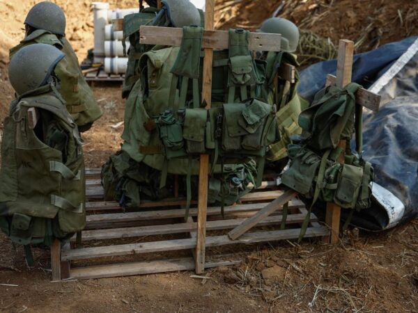 Faixa de Gaza. 15/11/2023  Soldados israelenses fazem exercício de treinamento em meio ao conflito em curso entre Israel e o grupo palestino Hamas. REUTERS/Evelyn Hockstein.JPG