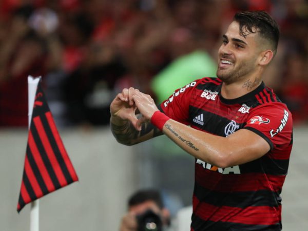 Gol de Felipe Vizeu no rebote de Walter garantiu a vitória do Flamengo (Foto: Gilvan de Souza/CRF)