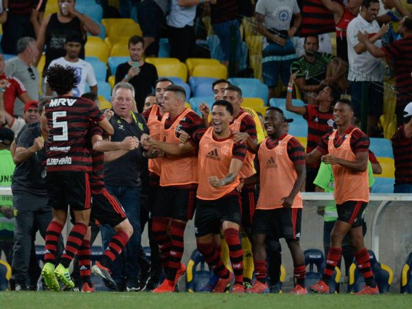 O time dirigido por Abel Braga vai enfrentar o vencedor do duelo entre Vasco e Bangu — Foto: Alexandre Vidal/CRF