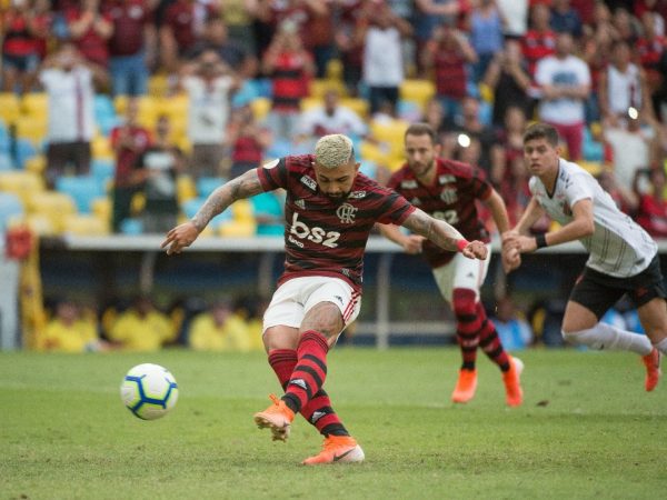 Gabigol abriu o placar para o Flamengo no Maracanã na vitória por 3 a 2 contra o Athletico-PR  — Foto: Alexandre Vidal/Flamengo