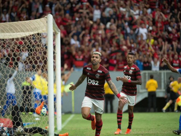 Os gols da equipe vencedora foram marcados por Vitinho e Gabigol, ambos no segundo tempo — Foto: Alexandre Vidal/CRF