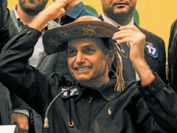 Bolsonaro afirmou que, caso seja eleito, 'pretende fazer uma excelente reforma política' (Foto: Reprodução)