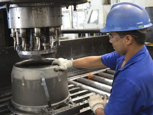 indústrias; fábricas;

Metalúrgica Durametal durante fabricação de cubos de rodas.

Fortaleza (CE) 17.07.2014 - Foto: José Paulo Lacerda
