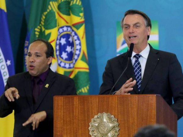Bolsonaro encaminhou ao Congresso o projeto que define as regras para a repatriação — Foto: Wilson Dias/Agência Brasil