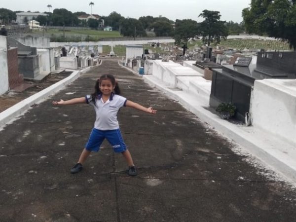 Luana Souza, 6 anos, posou para fotos e fez vídeos em seu passeio excêntrico — Foto: Reprodução.