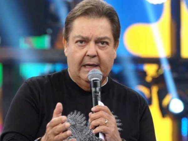 Segundo o apresentador do 'Brasil Urgente', na época, Fausto Silva era repórter esportivo e não ganhava nada bem — Foto: Reprodução
