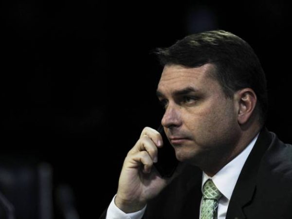 Flávio Bolsonaro alegou estar em agenda oficial no Amazonas — Foto: Beto Barata / Agência Senado
