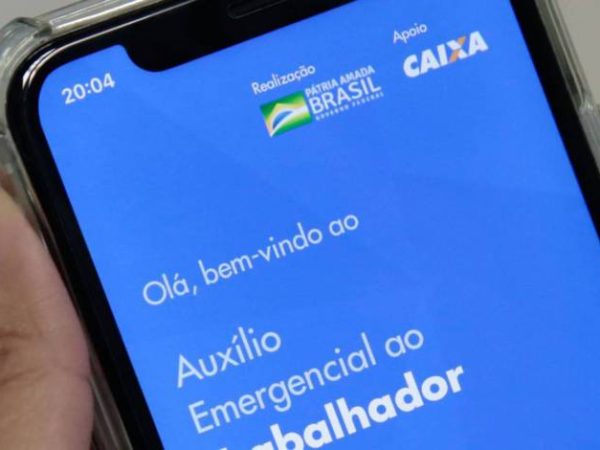 Presidente da Caixa orientou pessoas a não ir às agências de madrugada — Foto: Agência Brasil