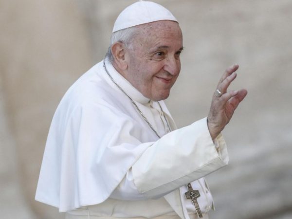 Padre paraibano encontrou o Papa Francisco em Roma e ouviu a frase em tom de brincadeira. — Foto: Giuseppe Lami/EFE