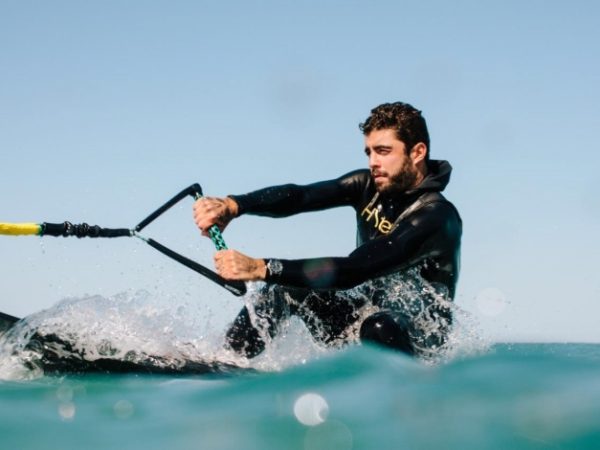 Surfista ficou 40 segundos desacordado embaixo d'água — Foto: Divulgação/GQ