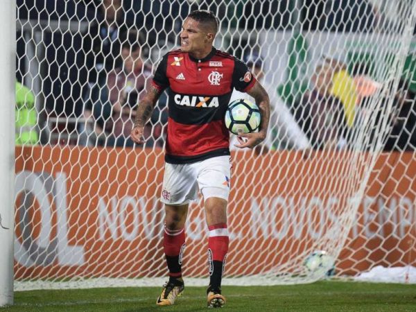 O Flamengo, quarto colocado, contou com gols de Pará e Guerrero para chegar aos 25 pontos (Foto: Pedro Martins / MoWA Press)
