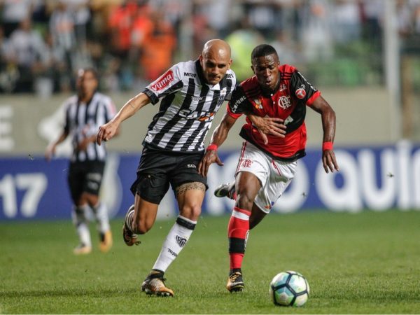 Fábio Santos marcou o primeiro gol do jogo (Foto: Staff Images/Flamengo)