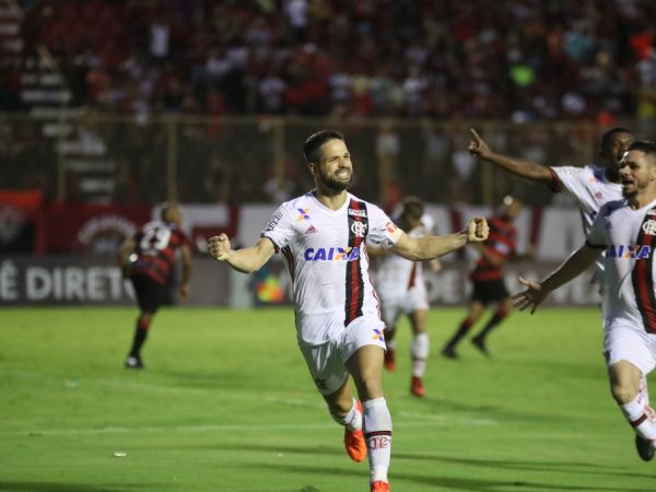 O meia Diego fez o gol decisivo contra o Vitória (Foto: Gilvan de Souza / Flamengo)