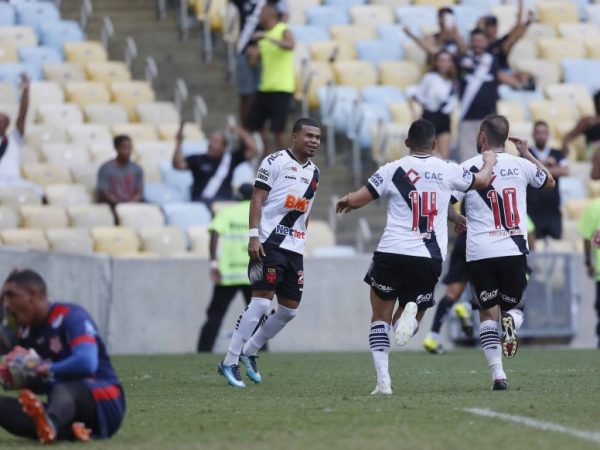 Bruno César, de pênalti, com ajuda do VAR, e Yan Sasse anotaram os gols da equipe cruz-maltina — Foto: Divulgação/Vasco