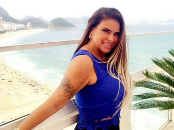 Solange Gomes apareceu vestida de enfermeira — Foto: Reprodução / Instagram