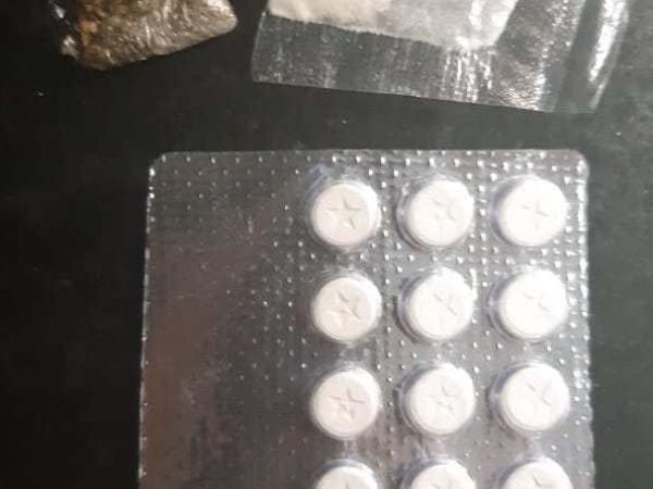 Homem foi encontrado com comprimidos de Nobésio forte, anfetamina, cocaína e Maconha — Foto: Reprodução.