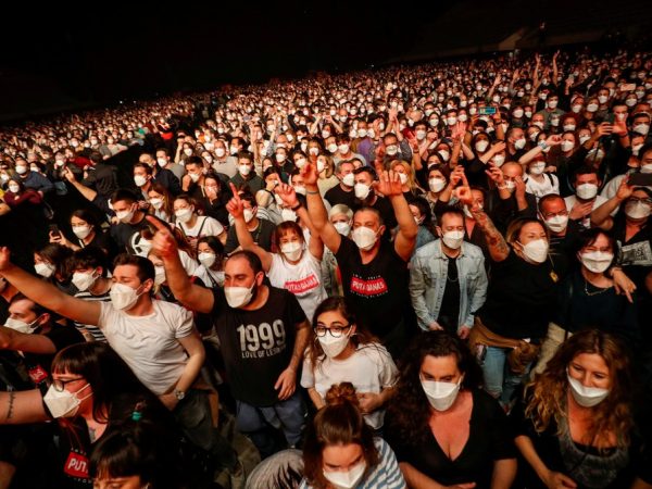 Todas precisaram usar máscaras e passar por um teste de Covid, mas distanciamento não foi necessário. — Foto: Albert Gea/Reuters