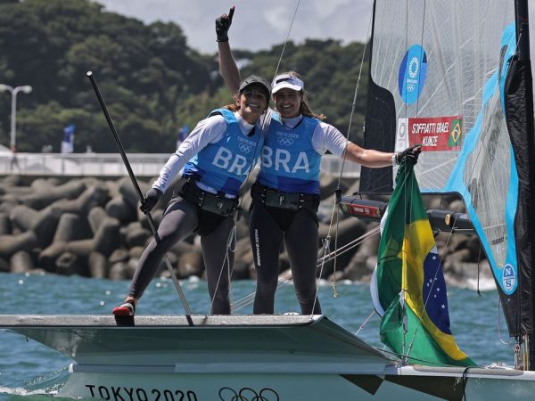 Dupla fecha regata da medalha em 3º lugar e fatura ouro no Japão. — Foto: © Reuters/Carlos Barria