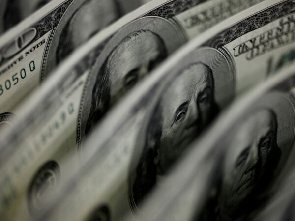Dólar supera R$5,50 com temores globais de inflação